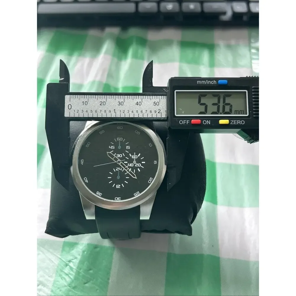 Large Silver Tone Black Dial Men’s Quartz Watch